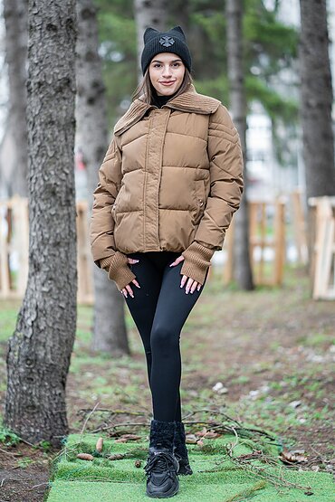 Яке с плетени маншети и яка